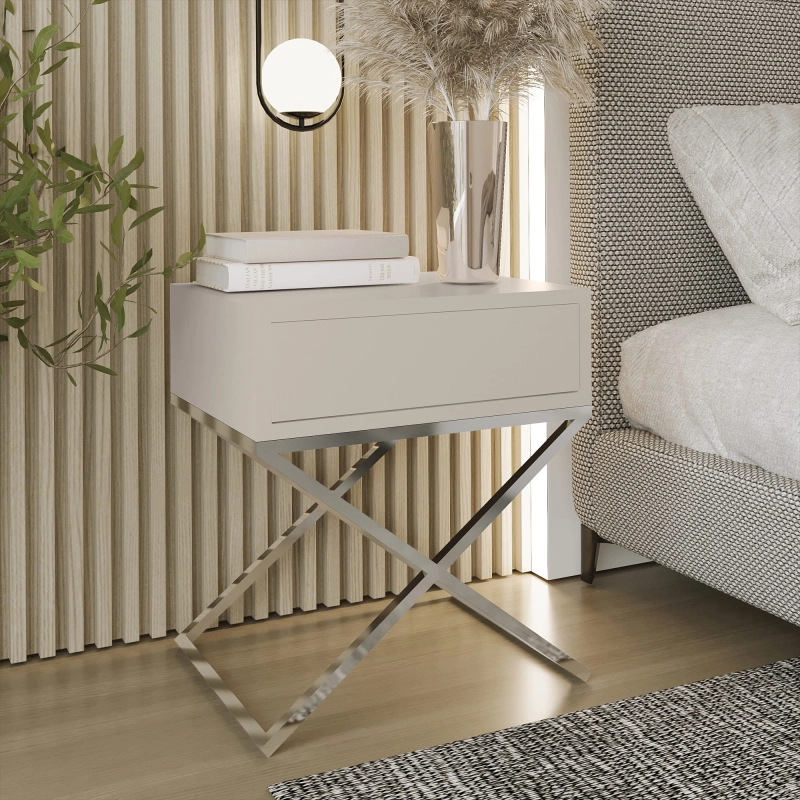 Stolik nocny, stelaż X chrom, góra z szuflada Kaszmir. Showroom