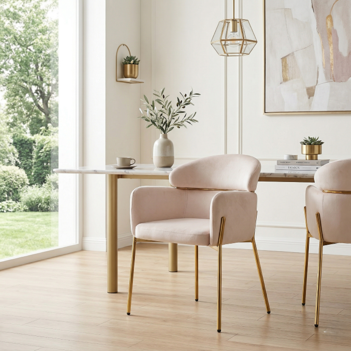 Krzesło w tkaninie welur, kolor beż, nogi złote. Showroom