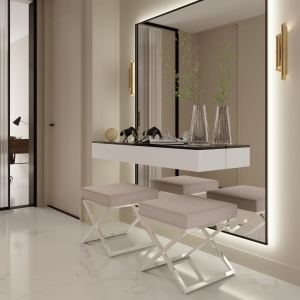 Pufa nogi chrom, siedzisko z lamówką. Showroom