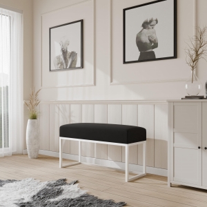 Ławka tapicerowana do przedpokoju, nogi białe, tkanina gładka czarna. Showroom