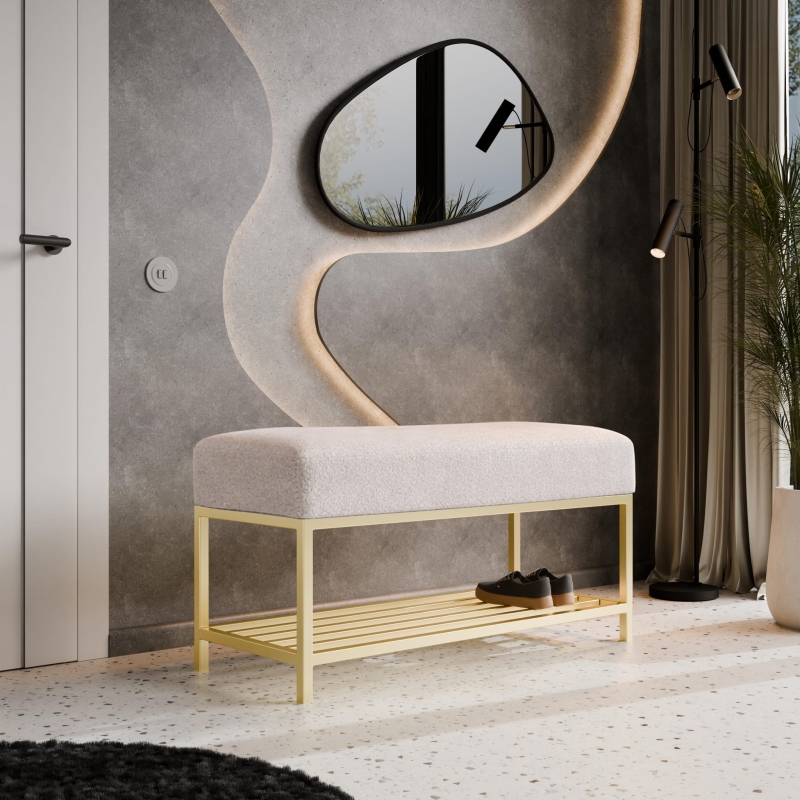 Ławka tapicerowana do przedpokoju z miejscem na buty, stelaż złoty, tkanina boucle beż. Showroom