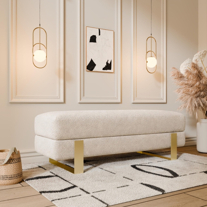 Ławka tapicerowana do przedpokoju, stelaż złoty, tkanina boucle odcień beż, szerokość 100 cm. Showroom