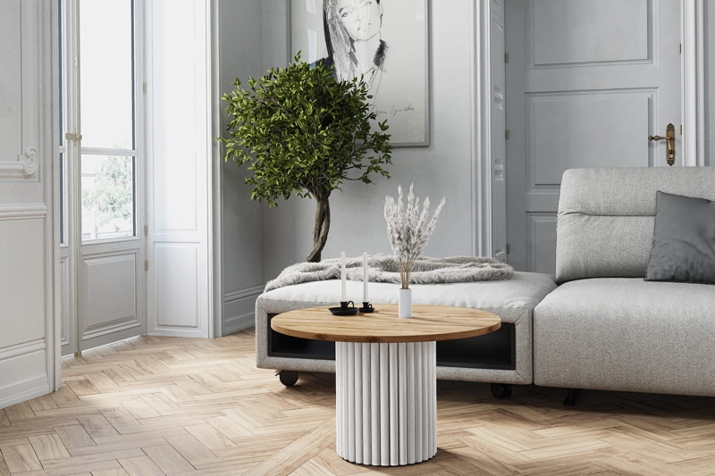 Stolik kawowy okrągły, podstawa biała okrągła ryflowana, blat dąb Wotan. Showroom