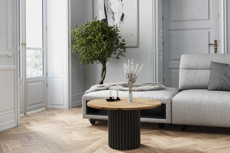 Stolik kawowy okrągły, podstawa czarna okrągła ryflowana, blat dąb Wotan. Showroom