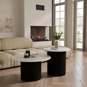 Stolik kawowy okrągły podwójny, podstawa czarna okrągła ryflowana, blat biały. Showroom
