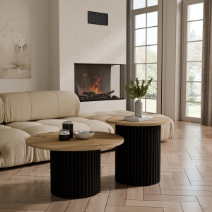 Stolik kawowy okrągły podwójny, podstawa czarna okrągła ryflowana, blat dąb Wotan. Showroom
