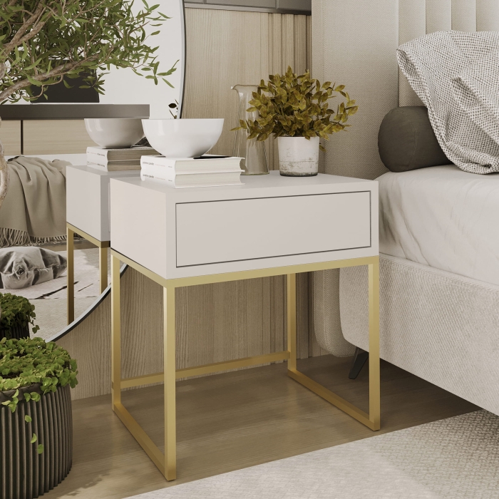 Stolik nocny, stelaż złoty, góra z szuflada Kaszmir. Showroom