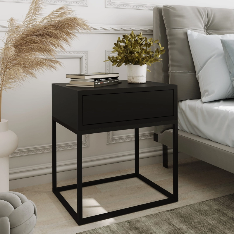 Stolik nocny, stelaż kwadrat czarny, góra z szufladą czarna. Showroom